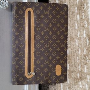 LV PORTFOLIO DOCUMENTS HOLDER